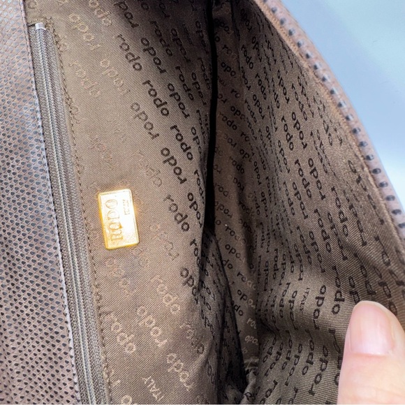Rodo Leather Italian Made Shoulder Bag. - Picture 8 of 9